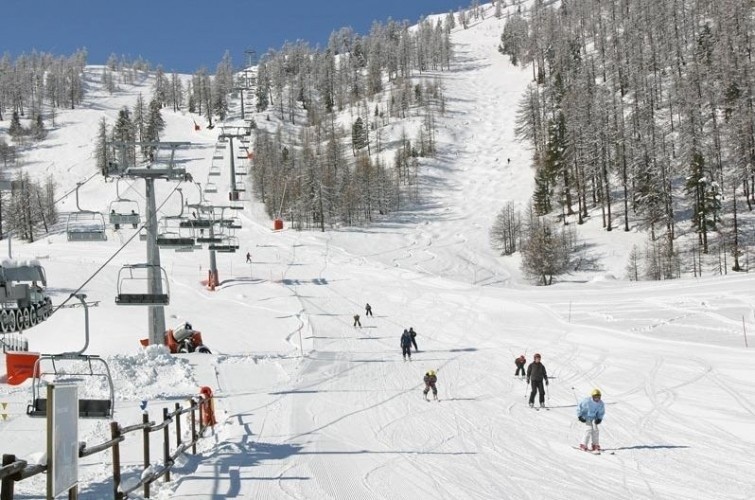 British Schoolgirl Dies after Falling from Ski Lift in Italian Alps