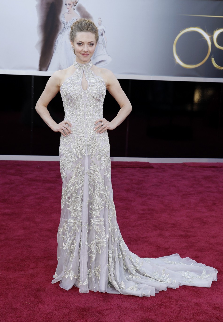 Actress Amanda Seyfried, from Les Miserables, wearing an Alexander McQueen dress, arrives at the 85th Academy Awards in Hollywood, California, February 24, 2013.