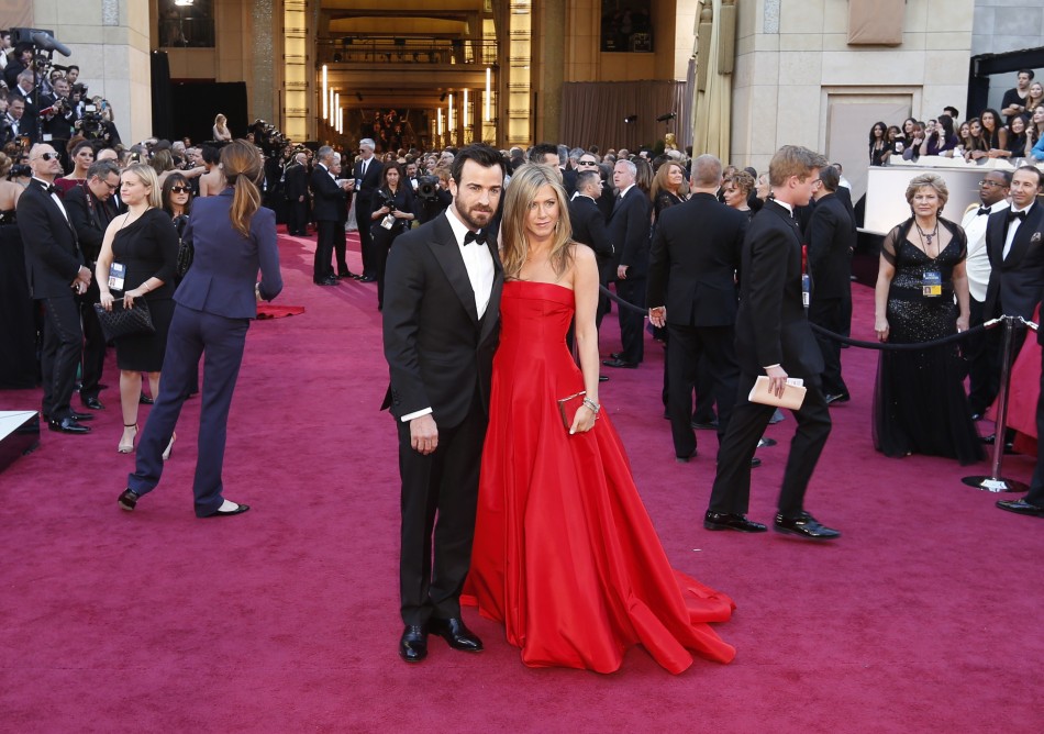 Jennifer Aniston and Justin Theroux arrive at the 85th Academy Awards in Hollywood, California February 24, 2013.