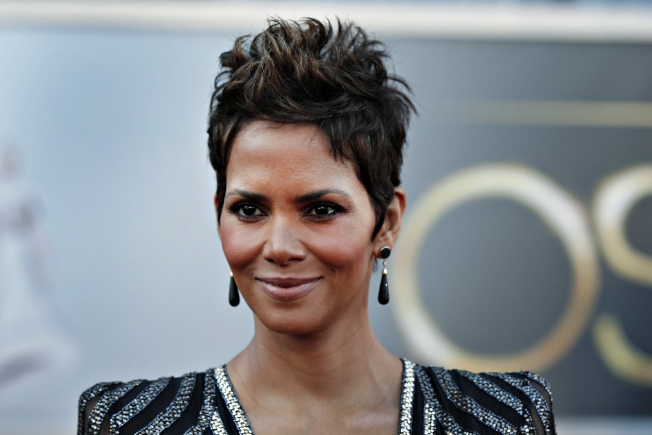Halle Berry: 50-year-old Bond girl proves age ain't nothing but a ...