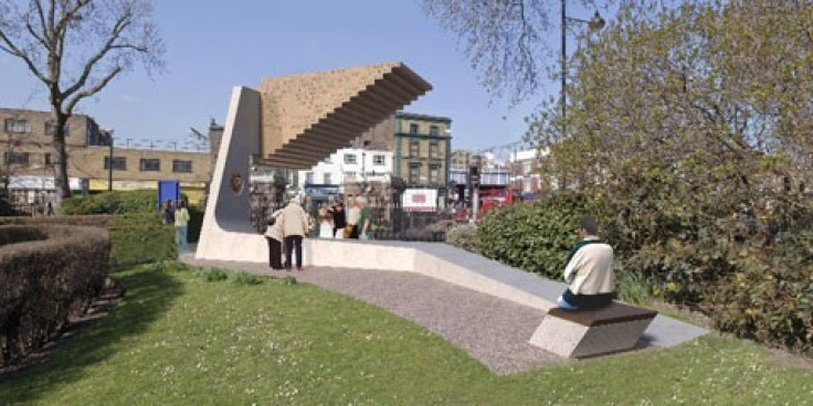 The memorial to the Bethnal Green Tube disaster (www.eastlondonlines.co.uk)