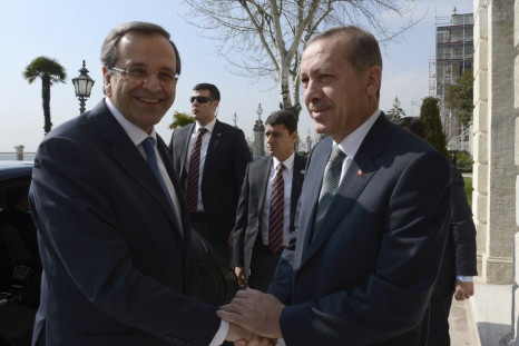Greece's Prime Minister Antonis Samaras (L) shakes hands with his Turkish counteroart Recep Tayyip Erdogan as he arrives for a meeting in Istanbul March 4, 2013 (Photo: Reuters)