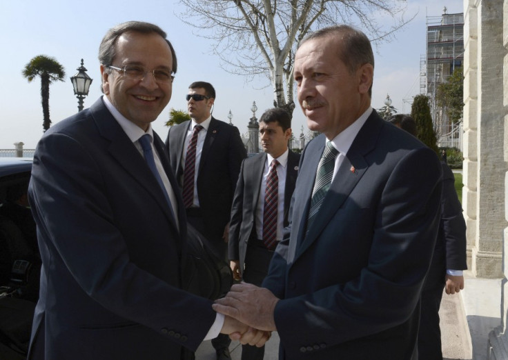 Greece's Prime Minister Antonis Samaras (L) shakes hands with his Turkish counteroart Recep Tayyip Erdogan as he arrives for a meeting in Istanbul March 4, 2013 (Photo: Reuters)