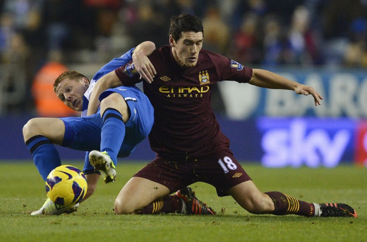 Gareth Barry (R)