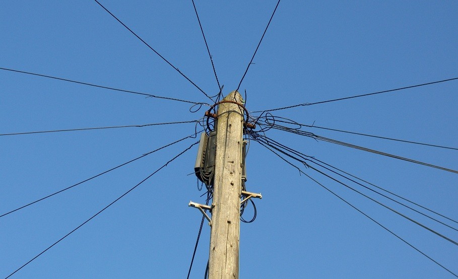 UK Weather: London Phone Mast Hits Man After Falling in High Winds ...