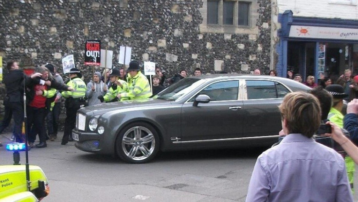 Man lunges at Royal car PIC: @Kent_999s