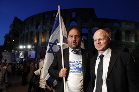 Noam Shalit (R), father of Israeli soldier Gilad Shalit, poses with the President of the Jewish Community of Rome Riccardo Pacific
