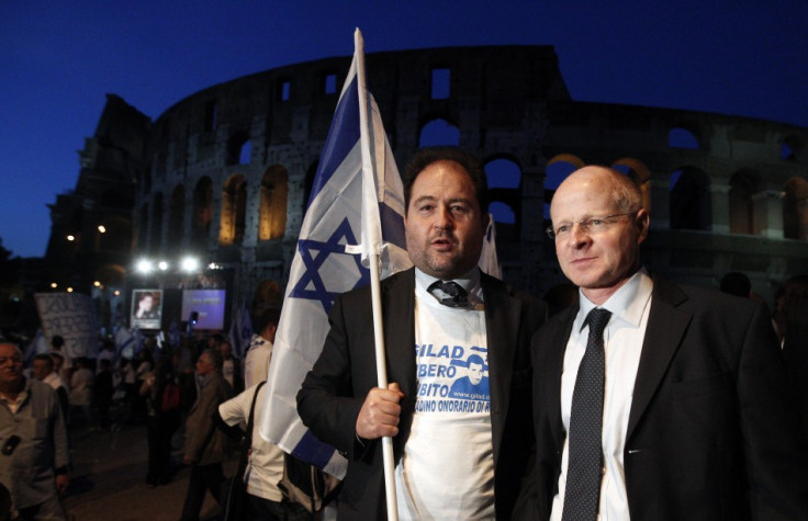 Noam Shalit (R), father of Israeli soldier Gilad Shalit, poses with the President of the Jewish Community of Rome Riccardo Pacific