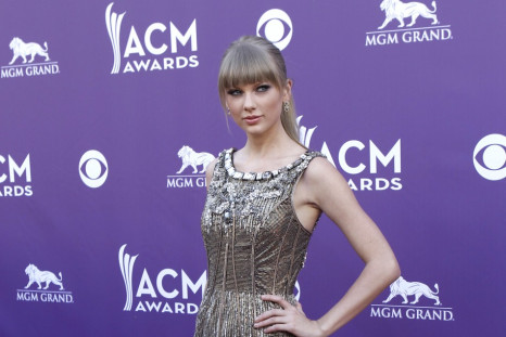Singer Taylor Swift poses as she arrives at the 48th ACM Awards in Las Vegas, April 7, 2013.