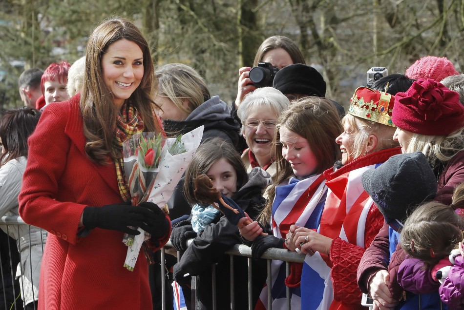 Kate Middleton Echoes Princess Di to Christen Royal Princess Passenger ...