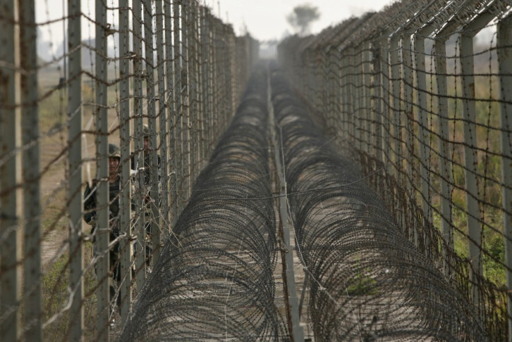 Saudi Arabia planning to build 1,000-mile fence