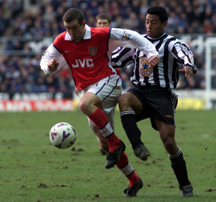 Nigel Winterburn (L) and Nolberto Solano