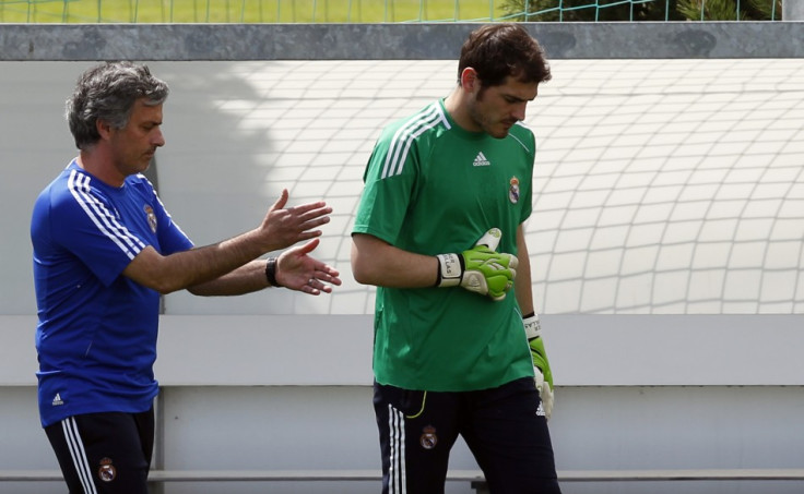Jose Mourinho (L) and Iker Casillas
