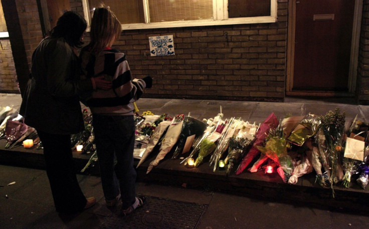 Flowers are seen laid close to the property where Billy Cox, 15 was shot dead in Lambeth in south London, February 15, 2007. (Photo: Reuters)