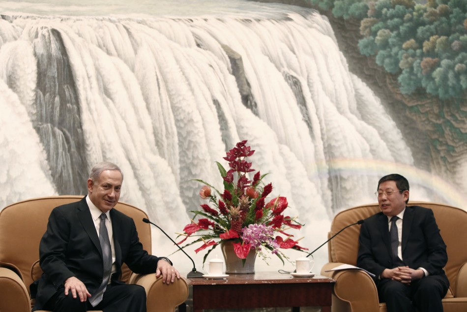 Israels Prime Minister Benjamin Netanyahu L talks to Shanghais Mayor Yang Xiong