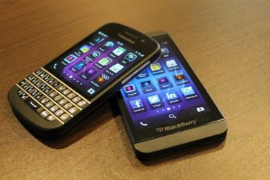 BlackBerry Q10 vs Z10