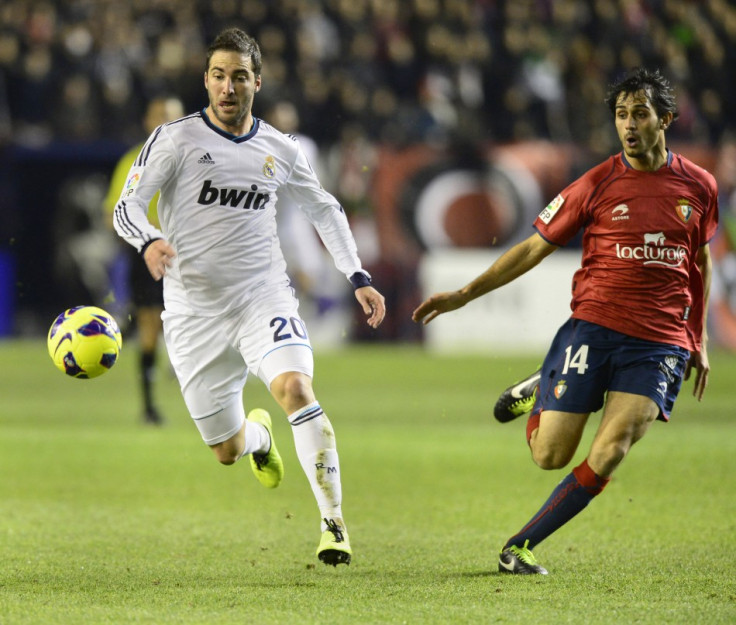 Gonzalo Higuain (L)