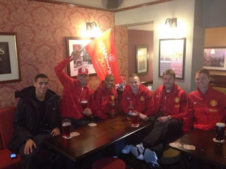 Manchester Utd players sip juice in pub - except Irishman Jonny Evans, who chose Guiness