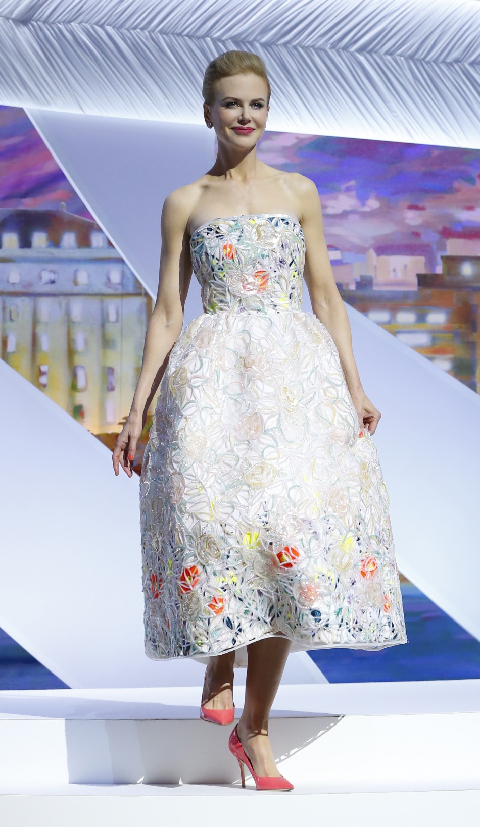 Jury member of the 66th Cannes Film Festival actress Nicole Kidman arrives on stage during the opening ceremony of the 66th Cannes Film Festival in Cannes May 15, 2013. The Cannes Film Festival runs from May 15 to May 26.