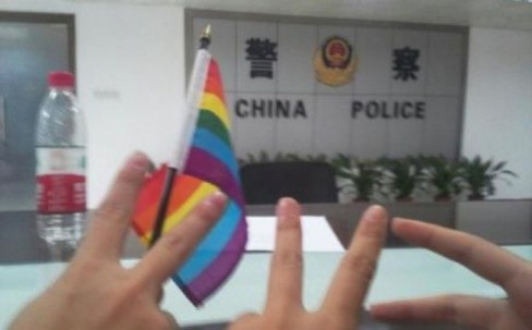 Chinese LGBT activists questioned and detained by police after handing out leaflets in celebration of International day Against Homophobia, Biphobia and Transphobia (IDAHOBIT) on Friday 17 May. (Weibo) Chinese LGBT activists questioned and detained by police after handing out leaflets in celebration of International day Against Homophobia, Biphobia and Transphobia (IDAHOBIT) on Friday 17 May. (Weibo)