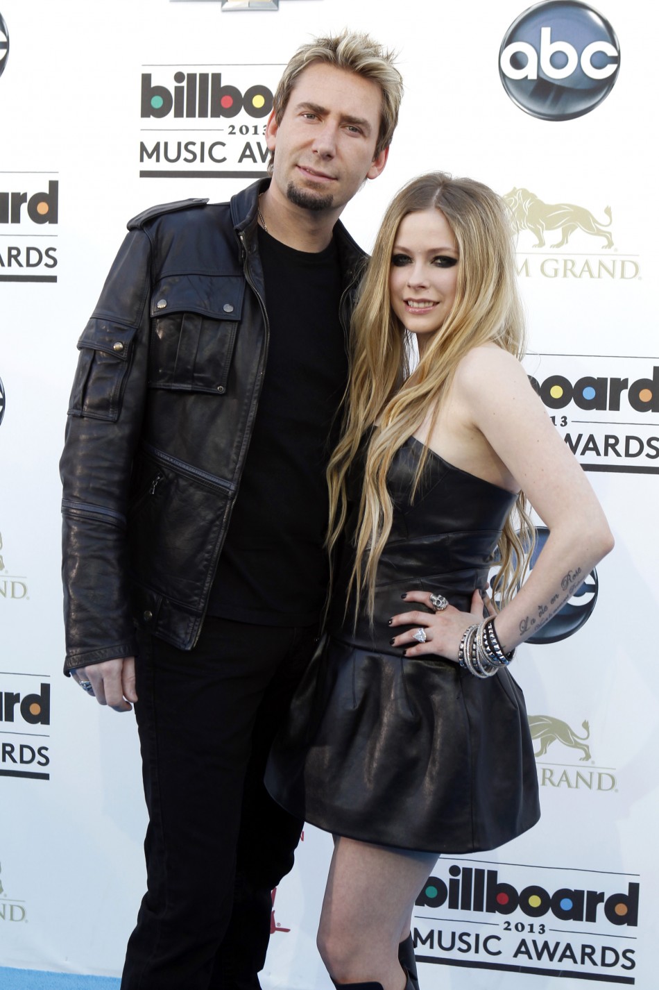 Musicians Chad Krogoer L and Avril Lavigne arrive at the Billboard Music Awards in Las Vegas, Nevada May 19, 2013.