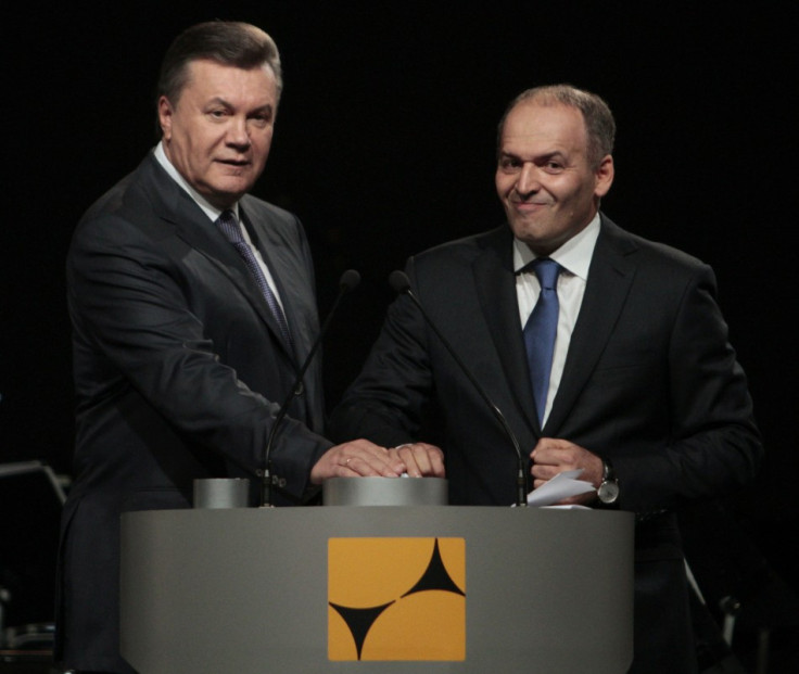 Ukraine's President Viktor Yanukovich (L) and tycoon Viktor Pinchuk take part in a ceremony to open a new Interpipe Steel mill in Dnipropetrovsk October 4, 2012. (Photo: Reuters)
