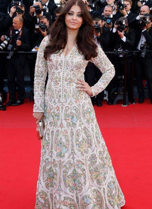 Indian actress Aishwarya Rai poses on the red carpet as she arrives for the screening of the film Blood Ties during the 66th Cannes Film Festival in Cannes May 20, 2013.