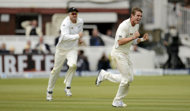 Tim Southee and Peter Fulton (L)