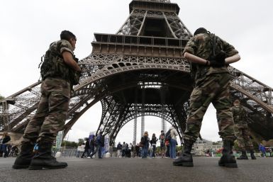 French soldier stabbed in Paris