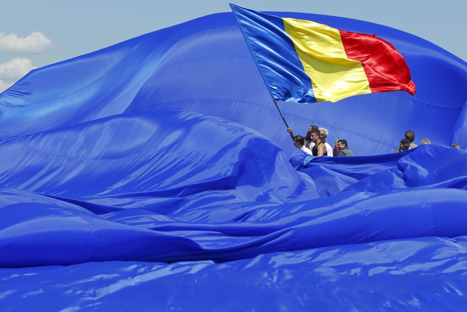 Romania Sets Guinness World Records for Largest Flag [PHOTOS]
