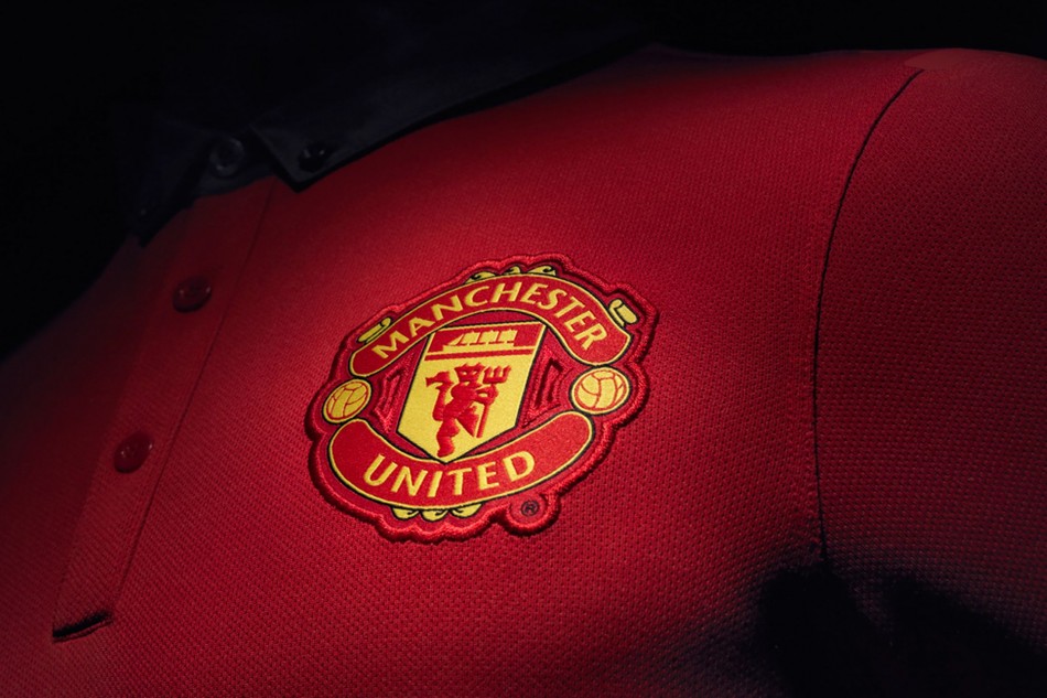 Manchester United 201314 home kit - crest