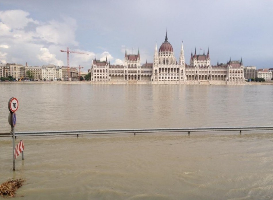 Europe Floods Tourists Stranded on Danube Cruise as Budapest Battens down for Record Surge