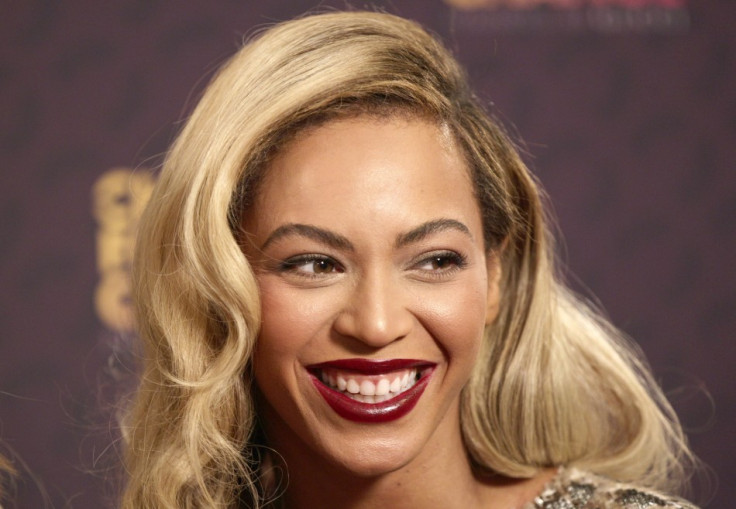 Beyonce Featured in New L'Oréal Paris Lipstick Commercial/REUTERS