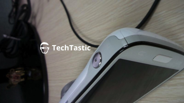 Samsung Galaxy S4 Zoom (Courtesy: techtastic.org) Samsung Galaxy S4 Zoom (Courtesy: techtastic.org)