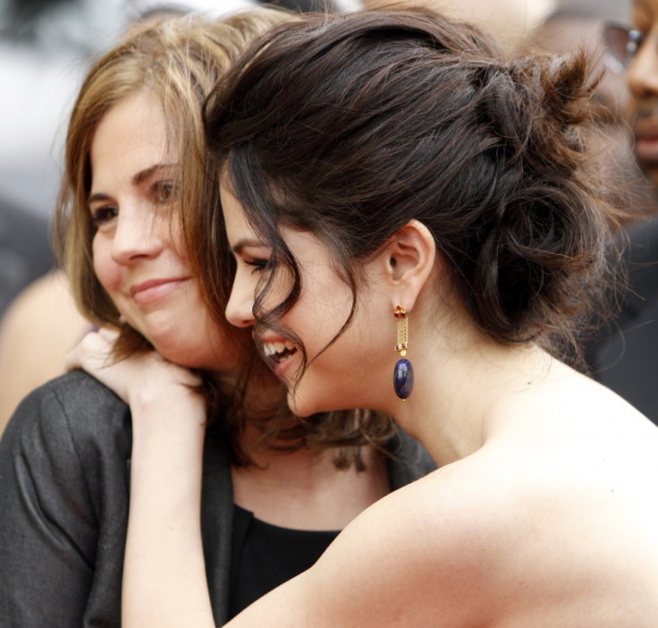 Selena Gomez (R) hugs her mother Mandy Cornett