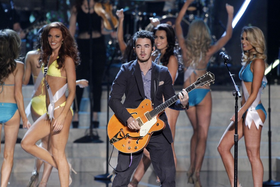 Kevin Jonas C of the Jonas Brothers performs during the Miss USA pageant at the Planet Hollywood Resort and Casino in Las Vegas, Nevada June 16, 2013.