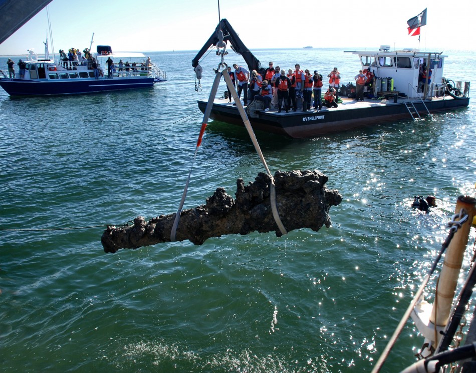 North Carolina Blackbeard’s Cannons Recovered From Wreck