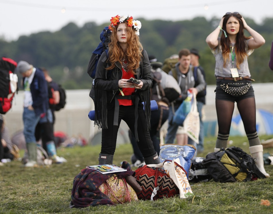 Festival goers arrive at the campsite