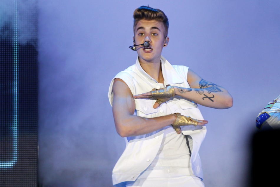 Justin Bieber sued by paparazzo for alleged assaul/REUTERS