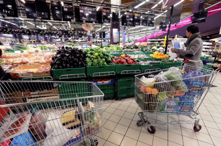 French consumer spending rose 0.5% in May, 2013