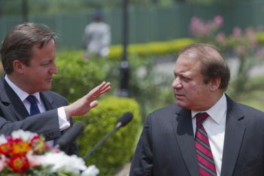 David Cameron (l) and Pakistan PM Naswaz Sharif