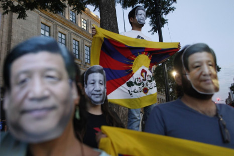 Activists wearing masks in the image of China's President Xi Jinping hold Tibetan flags as they protest against Xi's official visit to Mexico outside the National Palace in Mexico City June 4, 2013. (Photo: REUTERS)