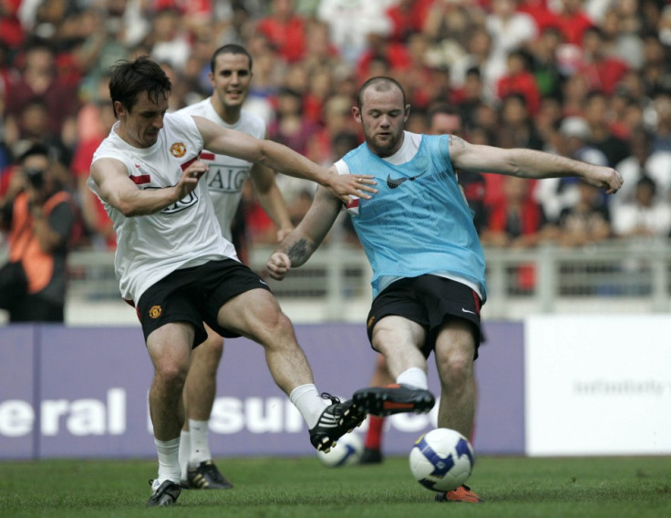 Gary Neville (L) and Wayne Rooney
