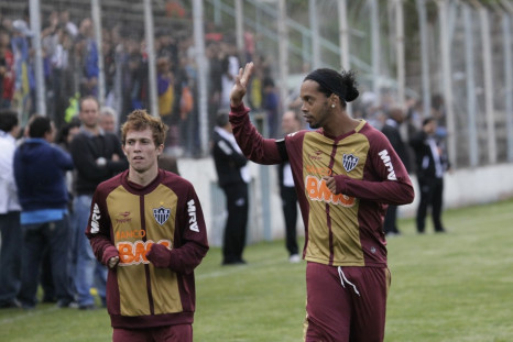 Bernard training with Atletico Mineiro team-mate Ronaldinho