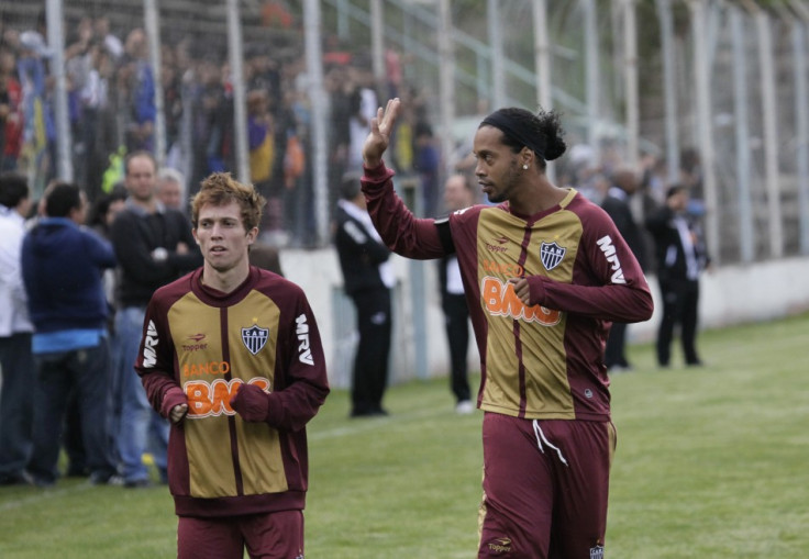 Bernard training with Atletico Mineiro team-mate Ronaldinho