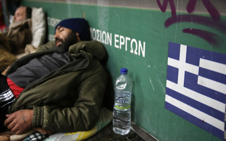 Homeless men sleep by the entrance of a metro station in central Athens January 21, 2013 (Photo: Reuters) Homeless men sleep by the entrance of a metro station in central Athens January 21, 2013 (Photo: Reuters)