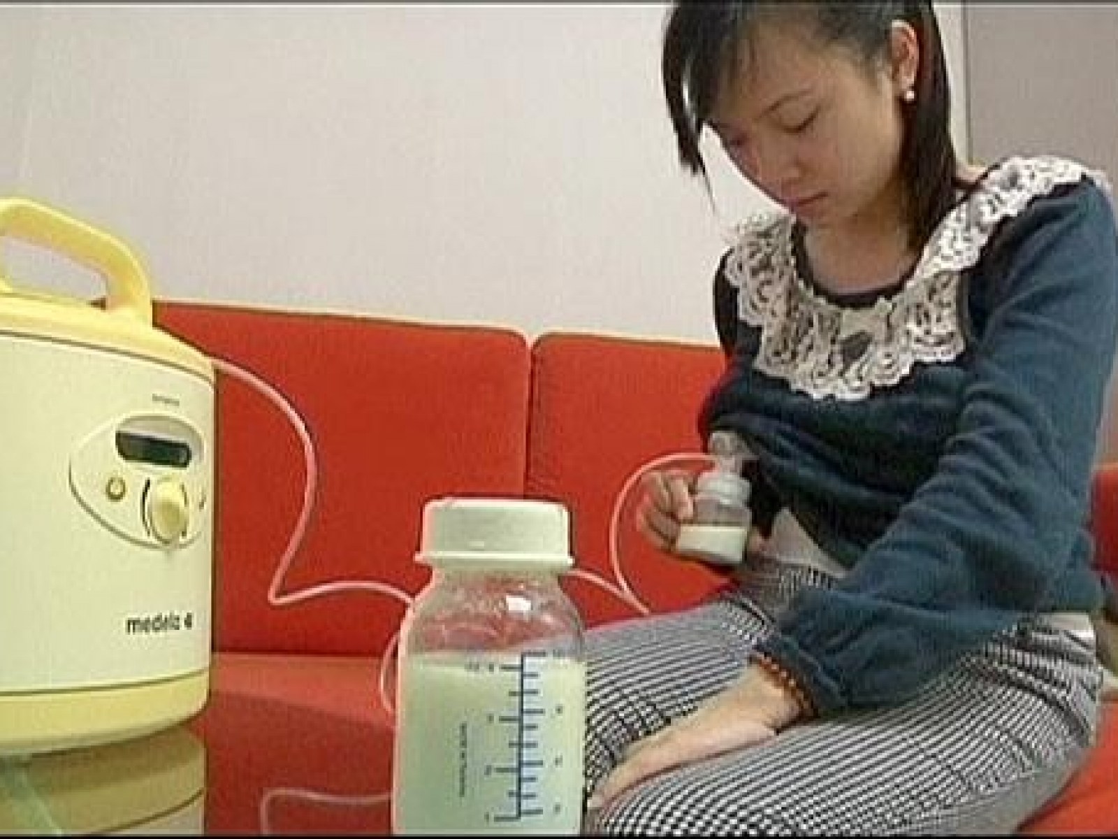 China's Super-Rich Prove Suckers for Young Mothers' Breast Milk