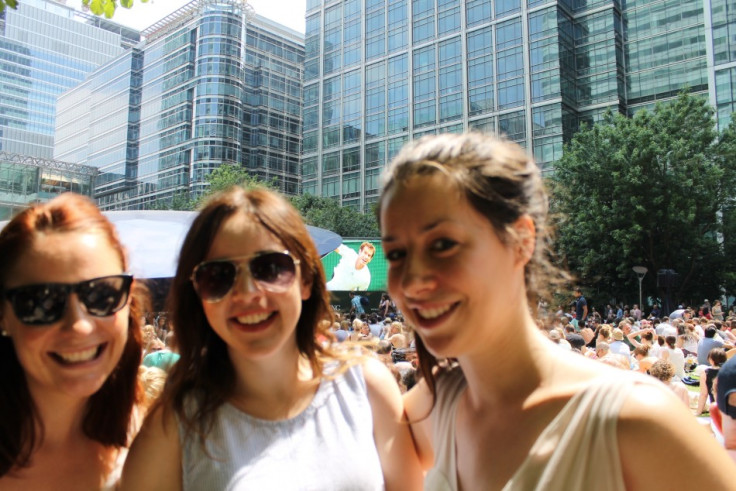Fans gather at Canary Wharf to see Murray try and make Wimbledon history