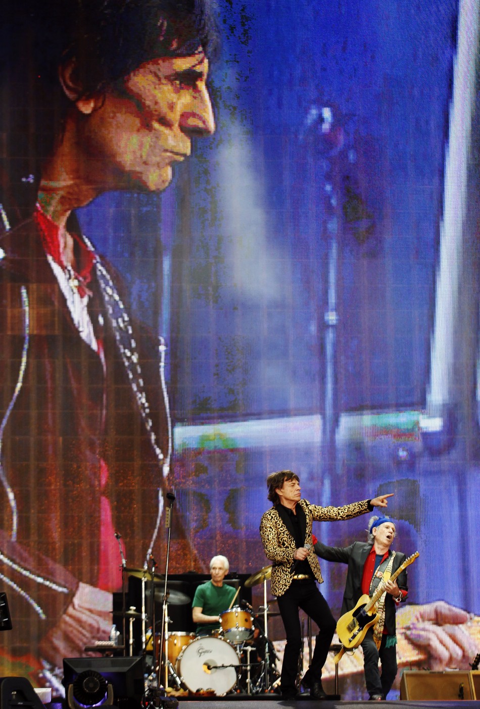 From L to R Ronnie Wood on screen, Charlie Watts, Mick Jagger and Keith Richards