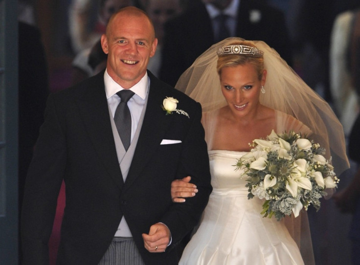 Zara Phillips (r) and Mike Tindall on their wedding day